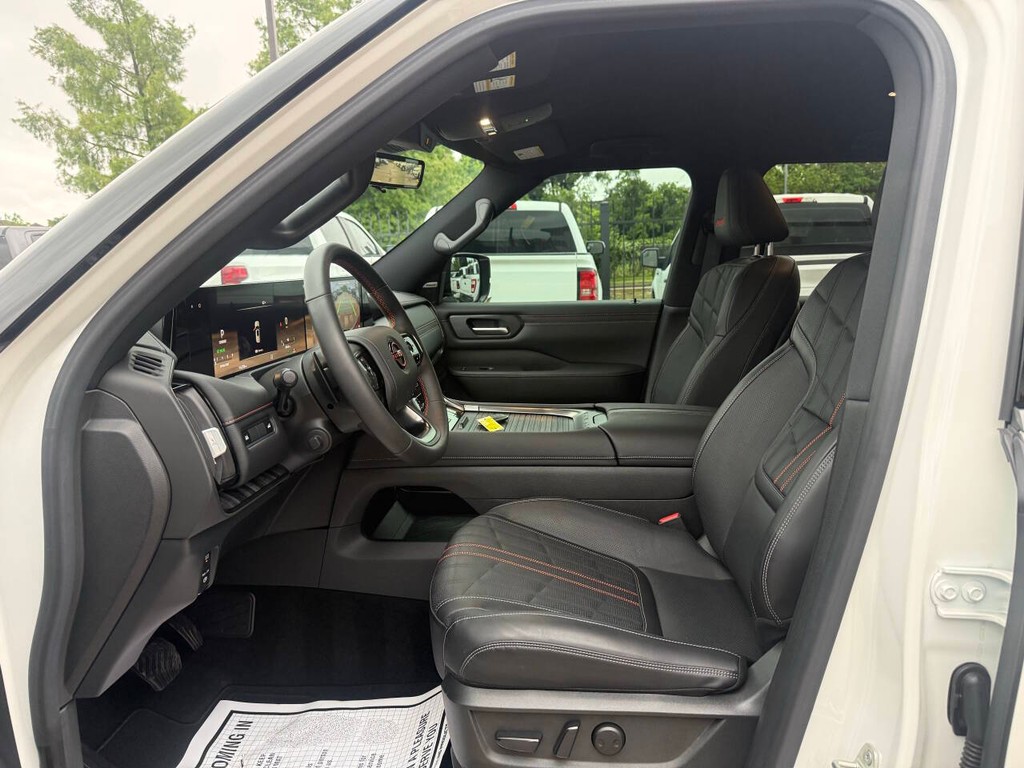 Nissan Armada Vehicle Full-screen Gallery Image 07