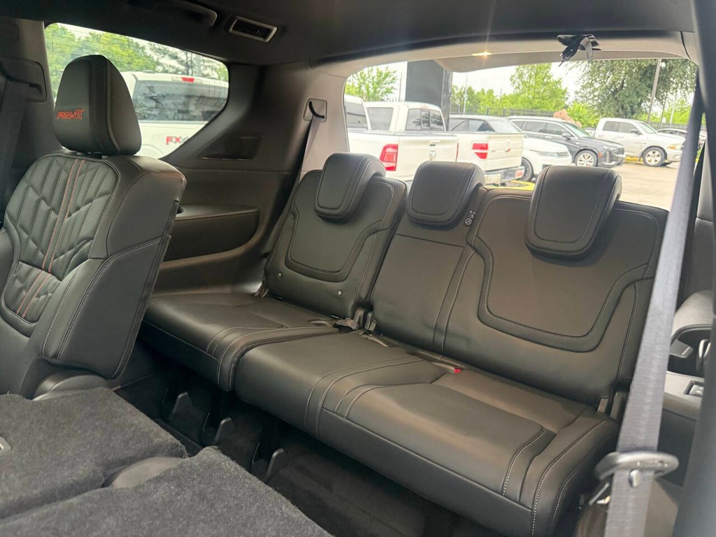 Nissan Armada Vehicle Full-screen Gallery Image 14
