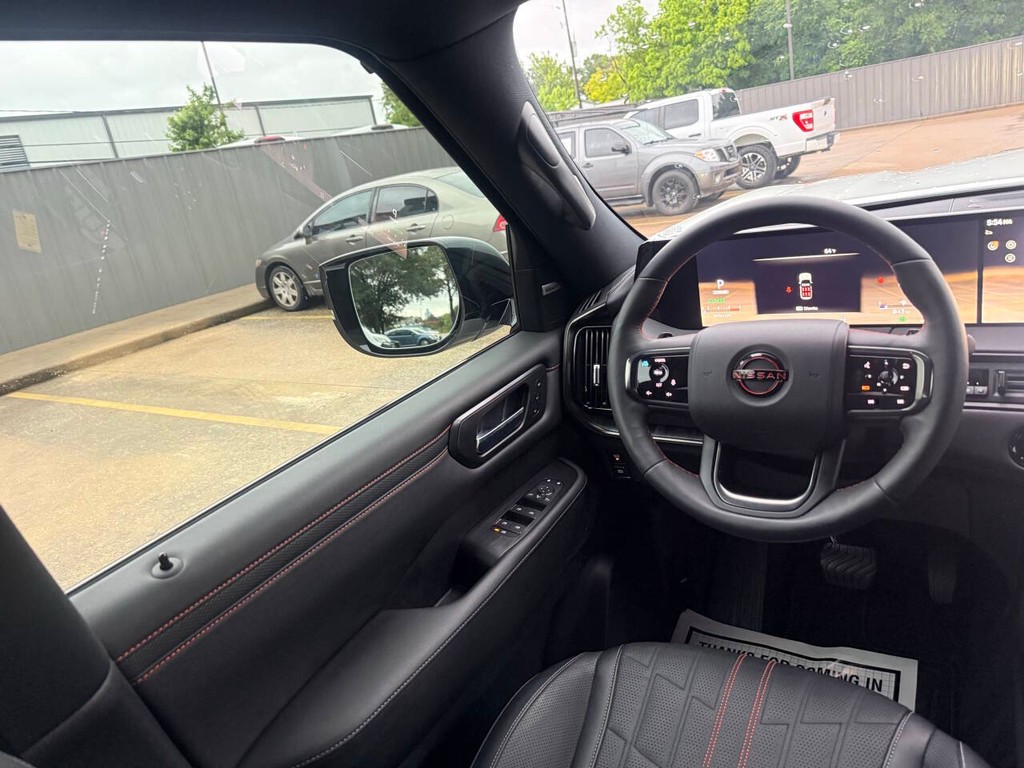 Nissan Armada Vehicle Full-screen Gallery Image 21