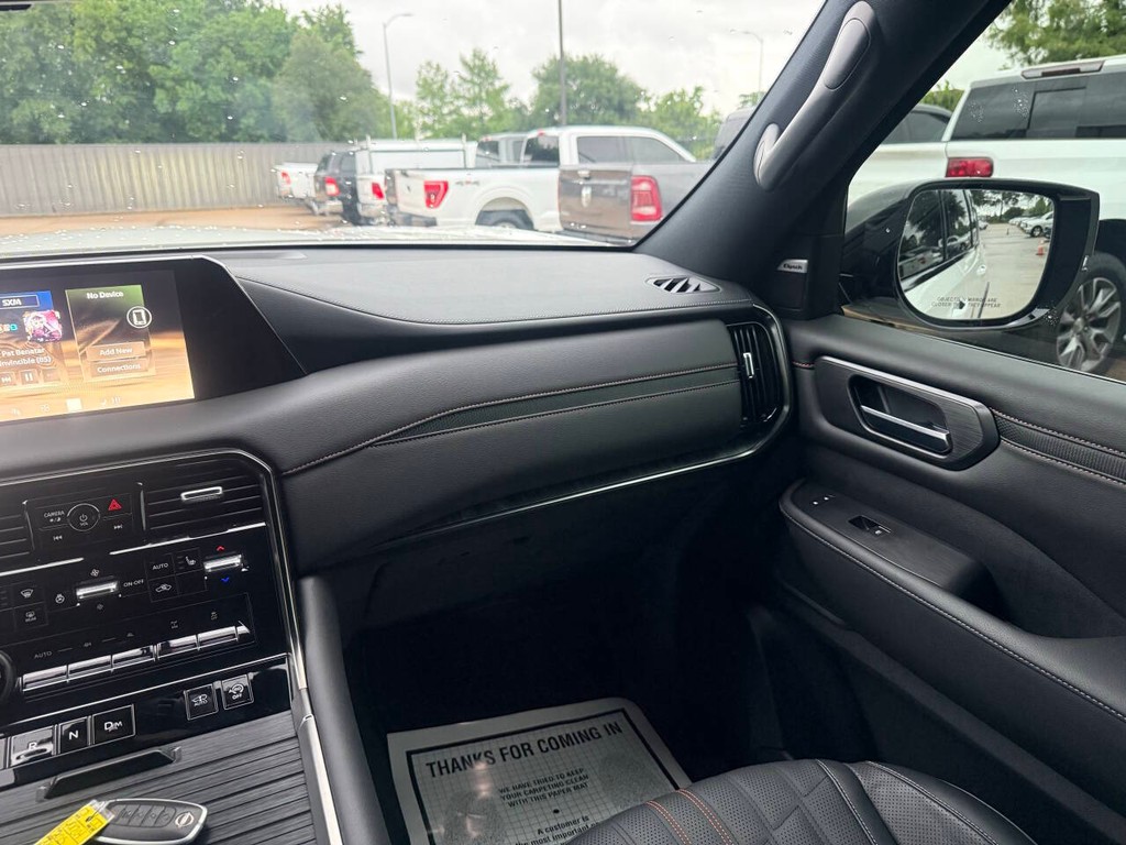 Nissan Armada Vehicle Full-screen Gallery Image 22