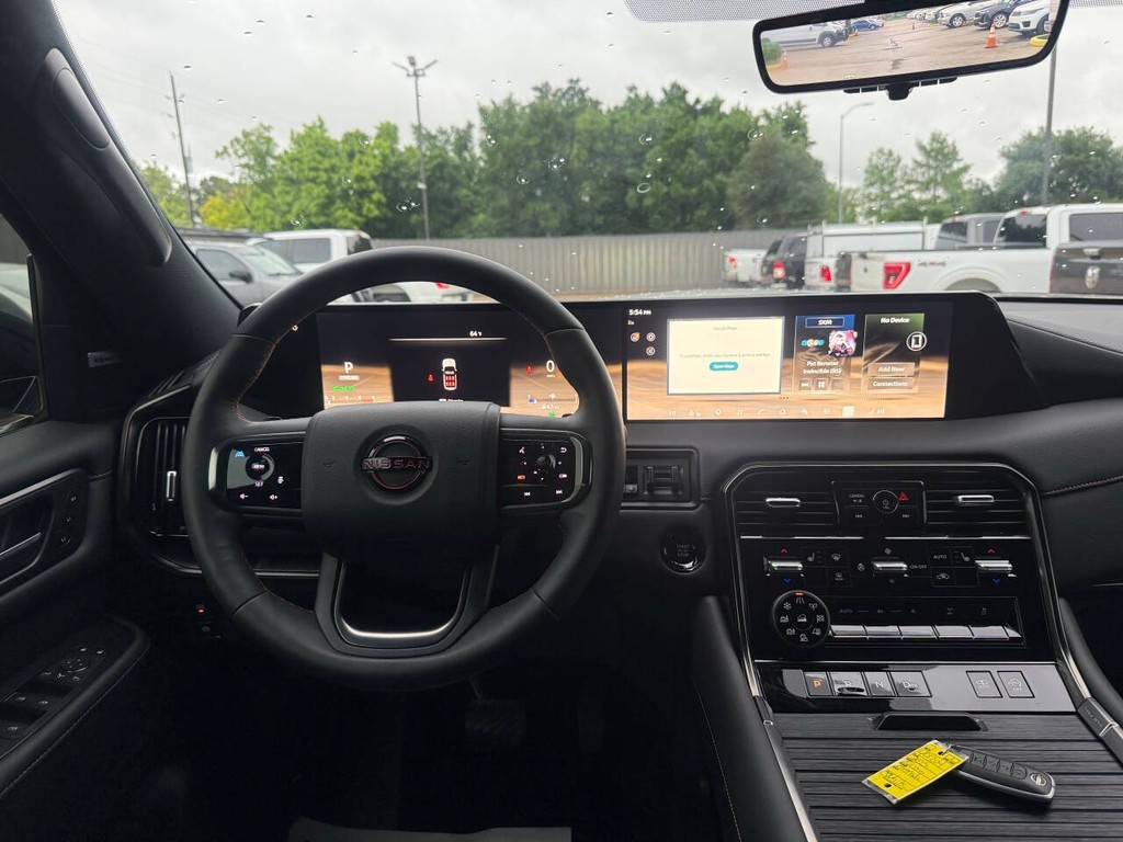 Nissan Armada Vehicle Full-screen Gallery Image 23