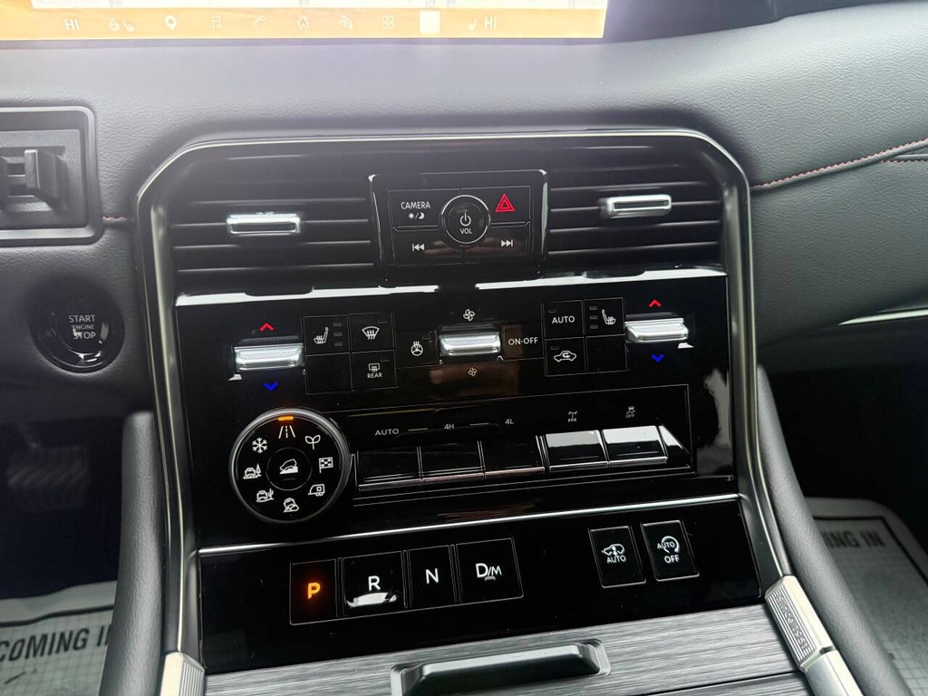 Nissan Armada Vehicle Full-screen Gallery Image 27