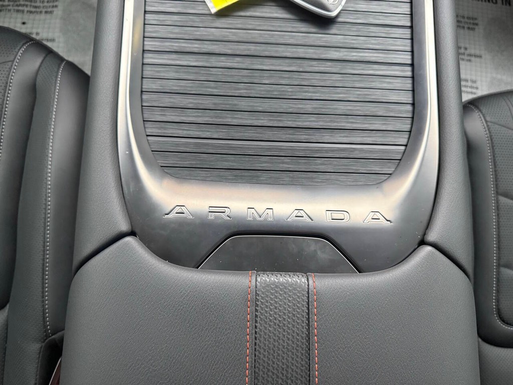 Nissan Armada Vehicle Full-screen Gallery Image 31