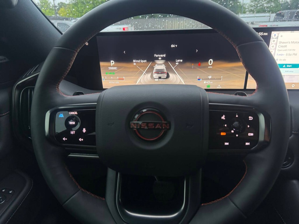 Nissan Armada Vehicle Full-screen Gallery Image 33