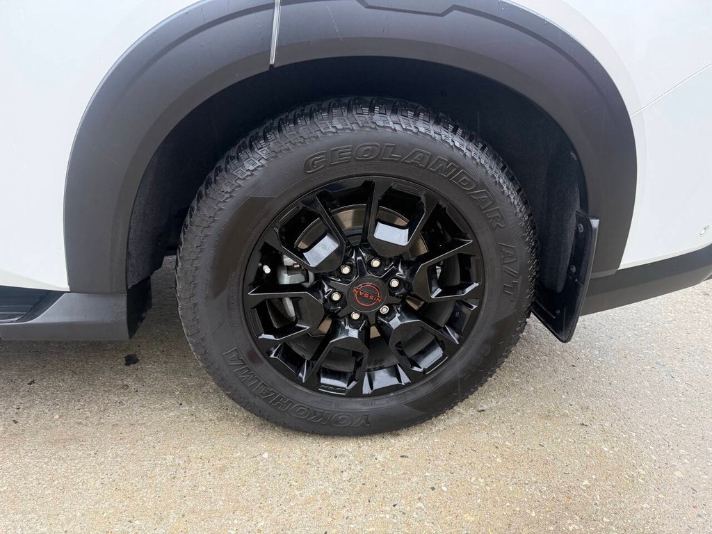 Nissan Armada Vehicle Full-screen Gallery Image 38