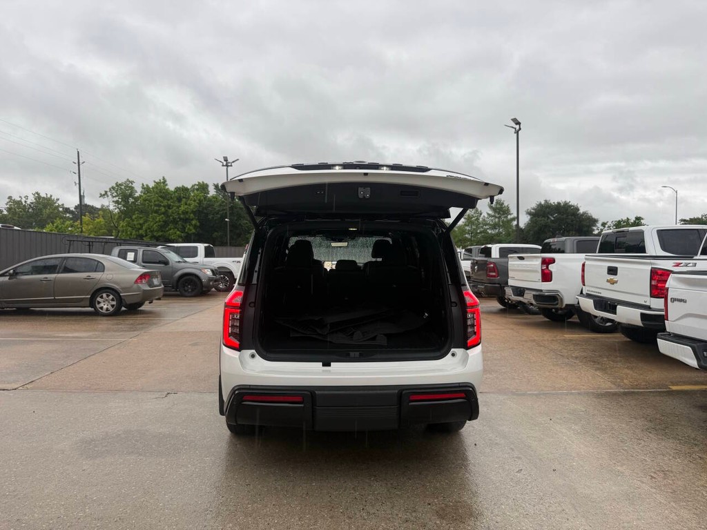 Nissan Armada Vehicle Full-screen Gallery Image 39