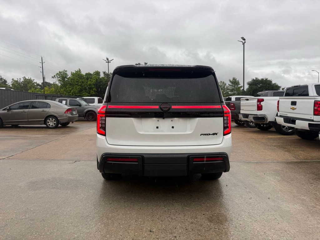 Nissan Armada Vehicle Full-screen Gallery Image 41