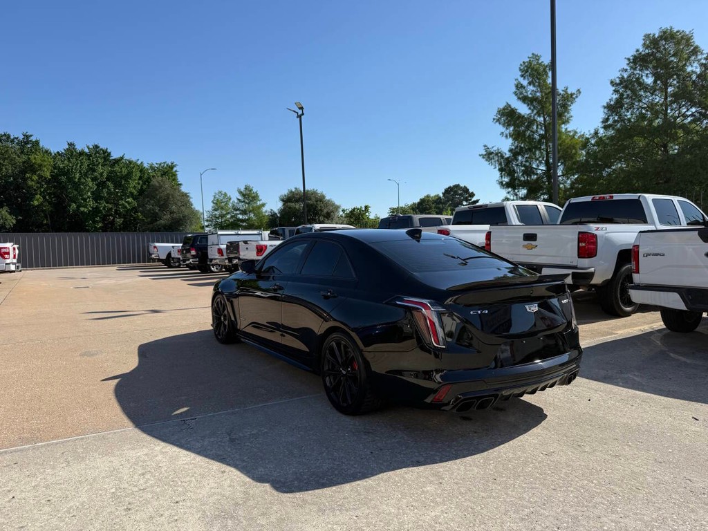 Cadillac CT4-V Vehicle Full-screen Gallery Image 04
