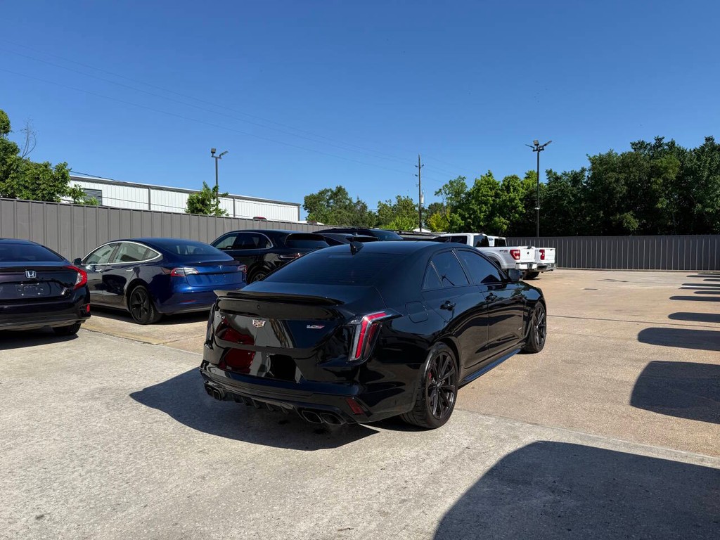 Cadillac CT4-V Vehicle Full-screen Gallery Image 05