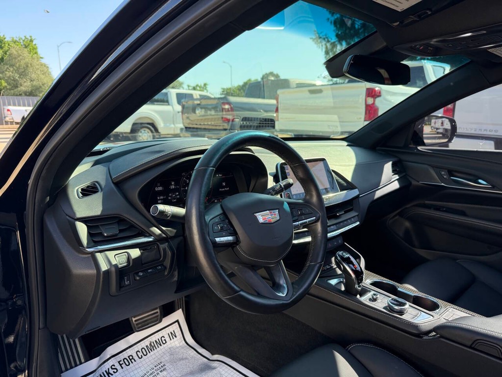Cadillac CT4-V Vehicle Full-screen Gallery Image 06