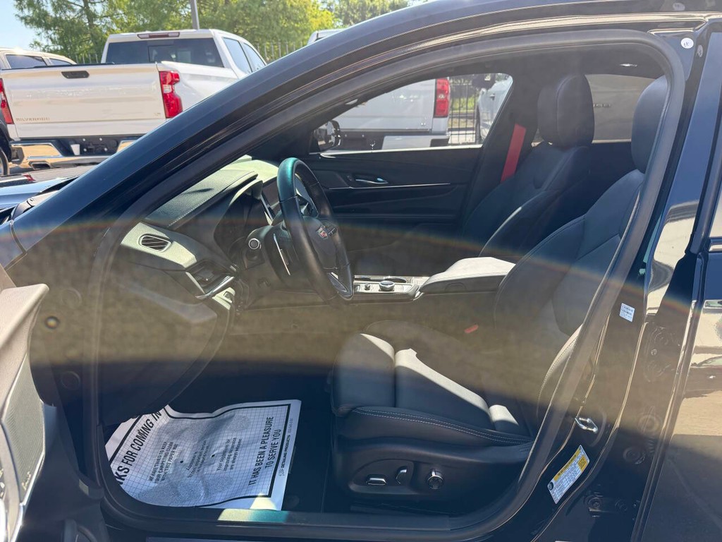 Cadillac CT4-V Vehicle Full-screen Gallery Image 07