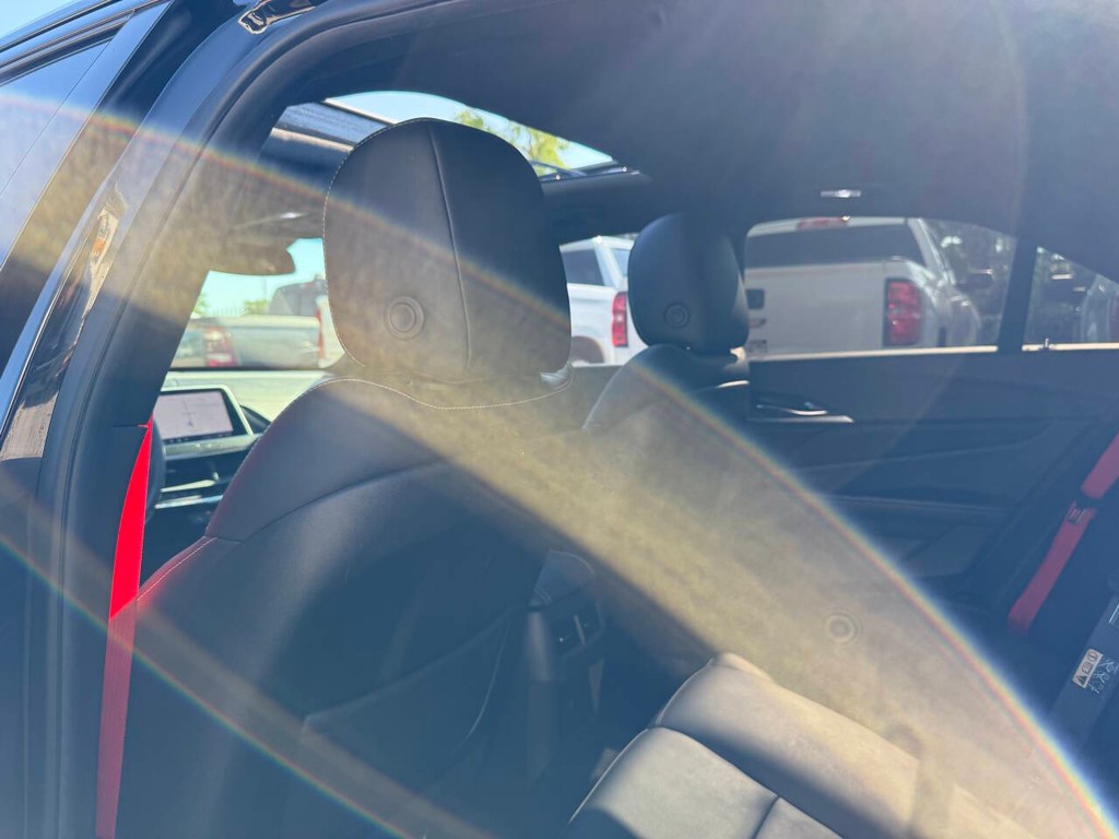 Cadillac CT4-V Vehicle Full-screen Gallery Image 12