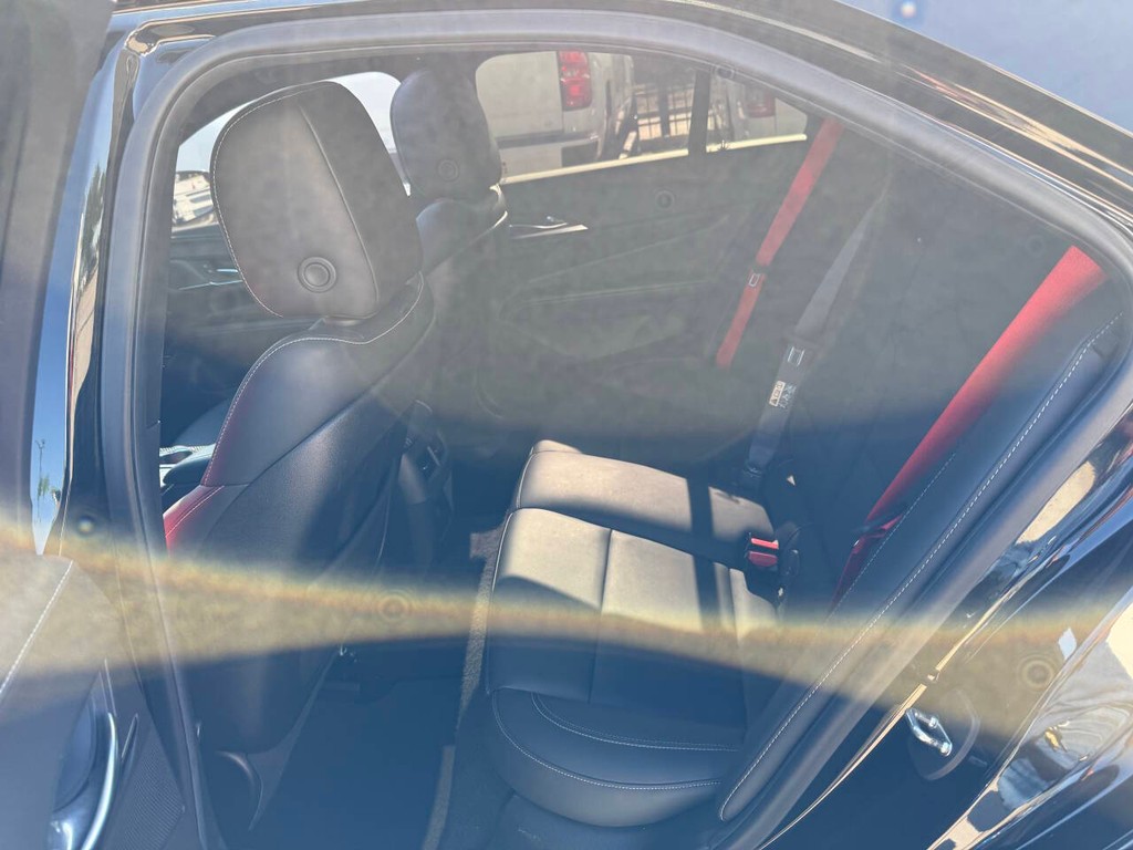 Cadillac CT4-V Vehicle Full-screen Gallery Image 13