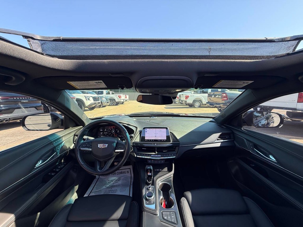 Cadillac CT4-V Vehicle Full-screen Gallery Image 18