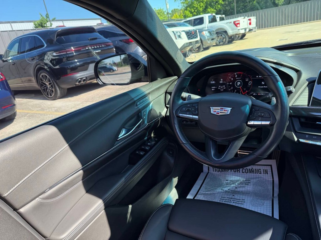 Cadillac CT4-V Vehicle Full-screen Gallery Image 19