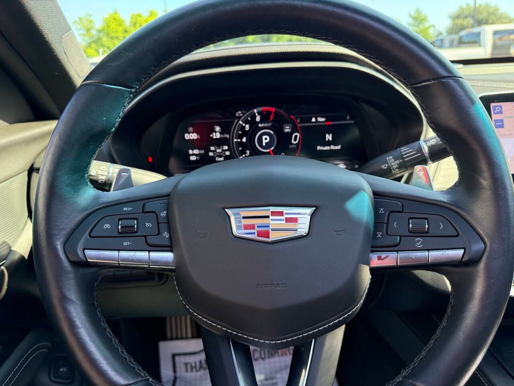 Cadillac CT4-V Vehicle Full-screen Gallery Image 23
