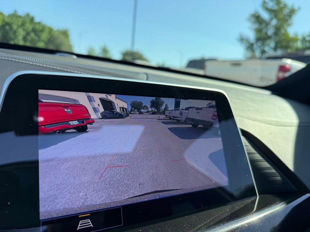 Cadillac CT4-V Vehicle Full-screen Gallery Image 26