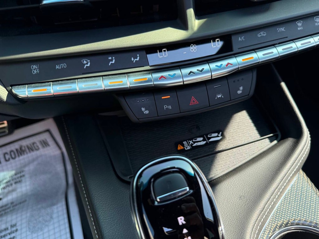 Cadillac CT4-V Vehicle Full-screen Gallery Image 28