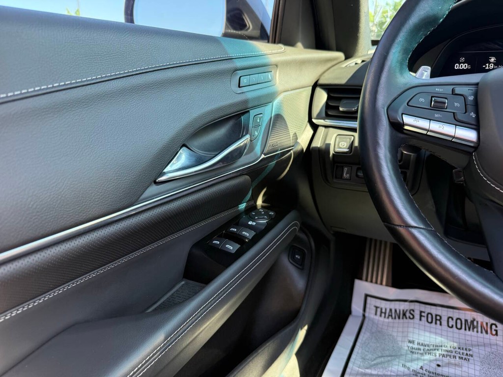 Cadillac CT4-V Vehicle Full-screen Gallery Image 30
