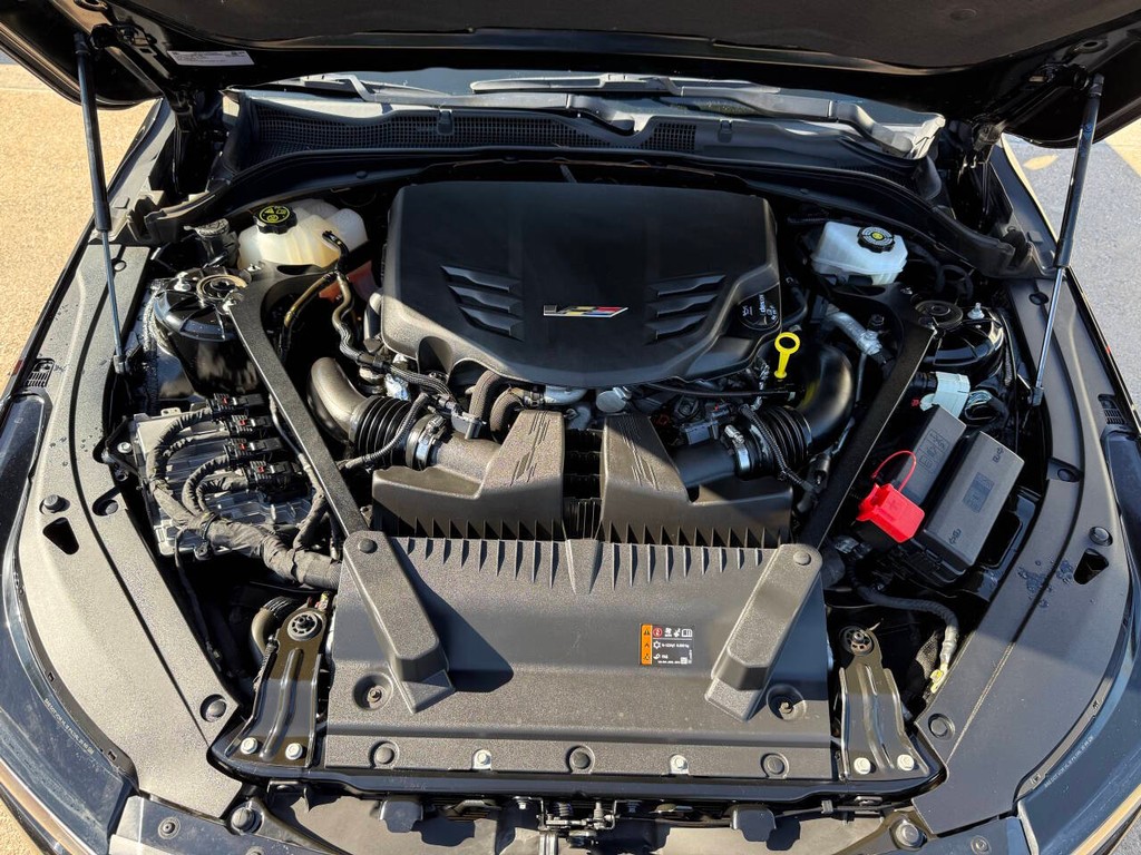 Cadillac CT4-V Vehicle Full-screen Gallery Image 35