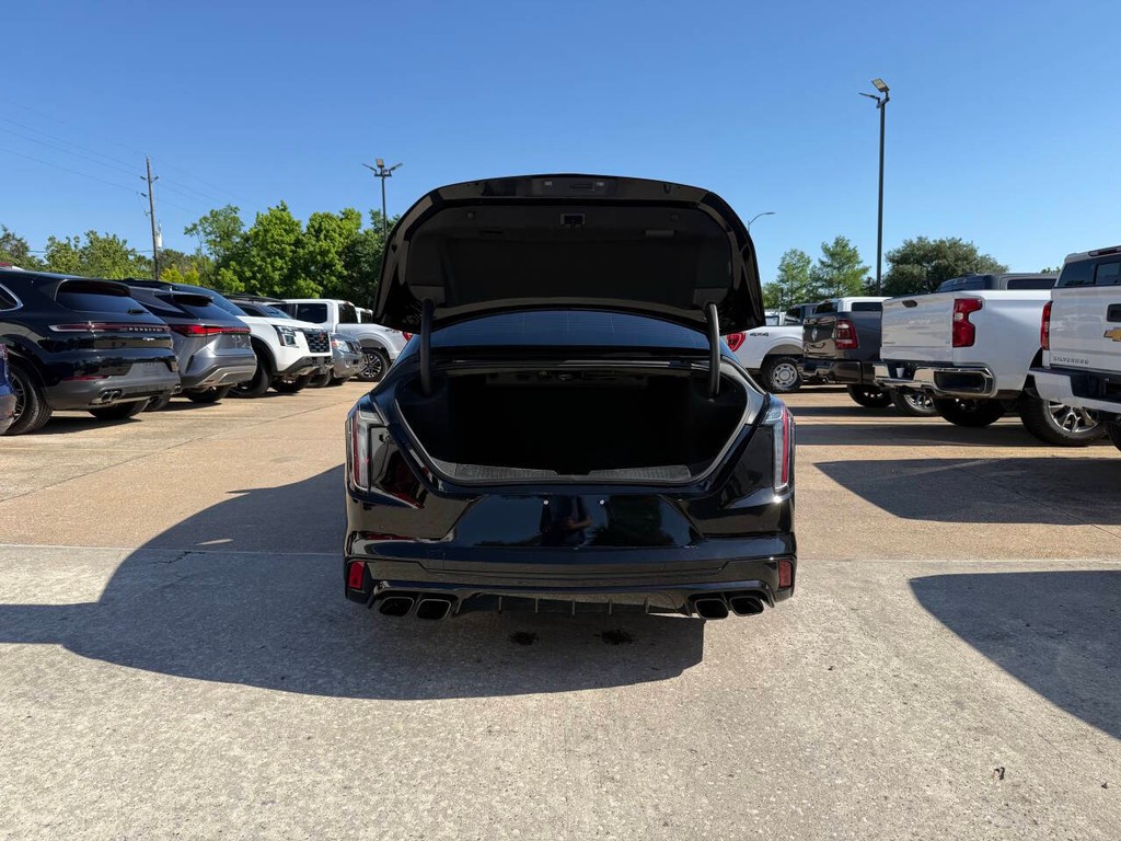 Cadillac CT4-V Vehicle Full-screen Gallery Image 37