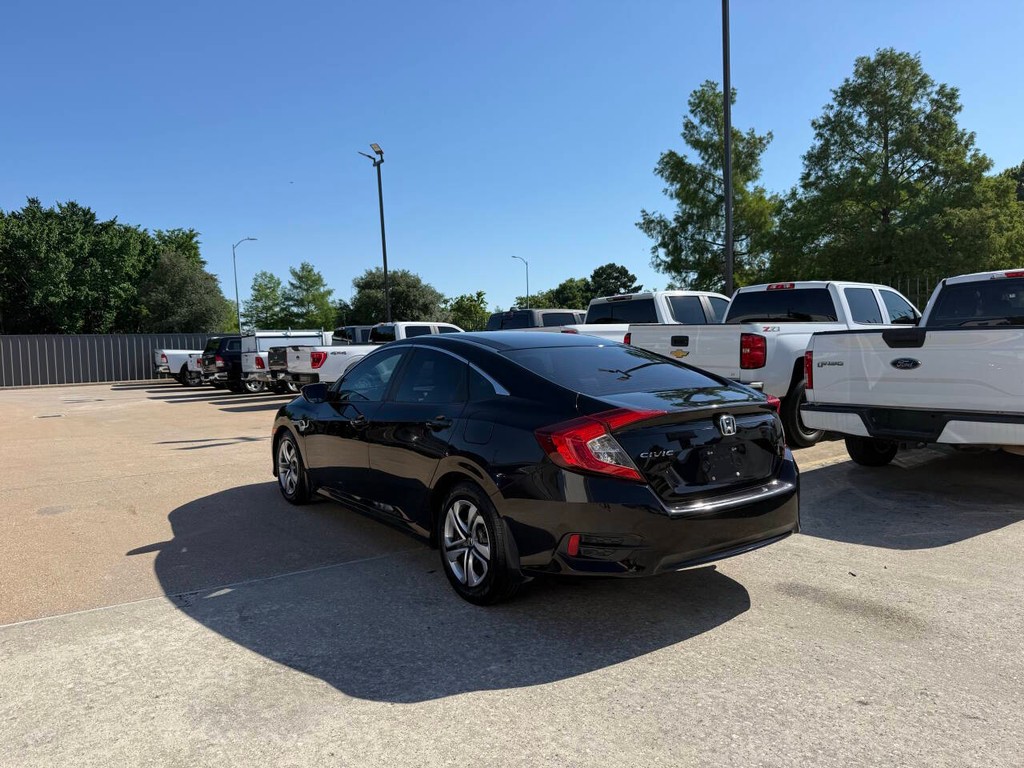 Honda Civic Sedan Vehicle Full-screen Gallery Image 04