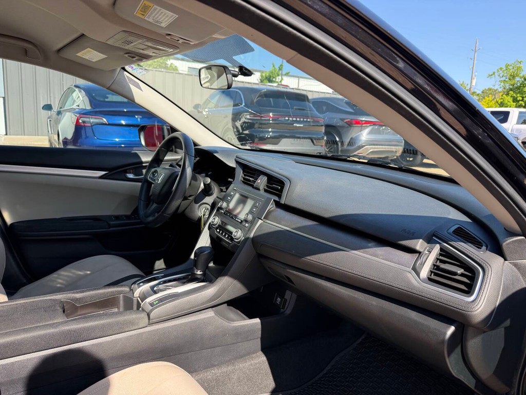 Honda Civic Sedan Vehicle Full-screen Gallery Image 09