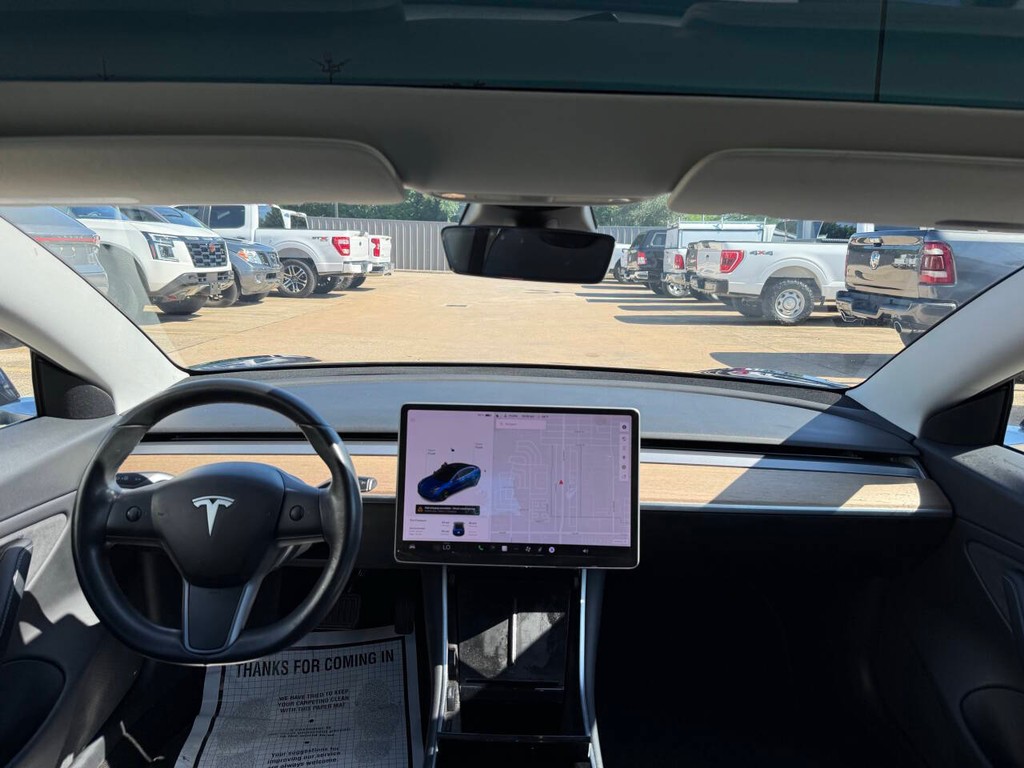 Tesla Model 3 Vehicle Full-screen Gallery Image 17