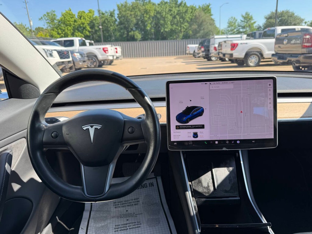 Tesla Model 3 Vehicle Full-screen Gallery Image 21