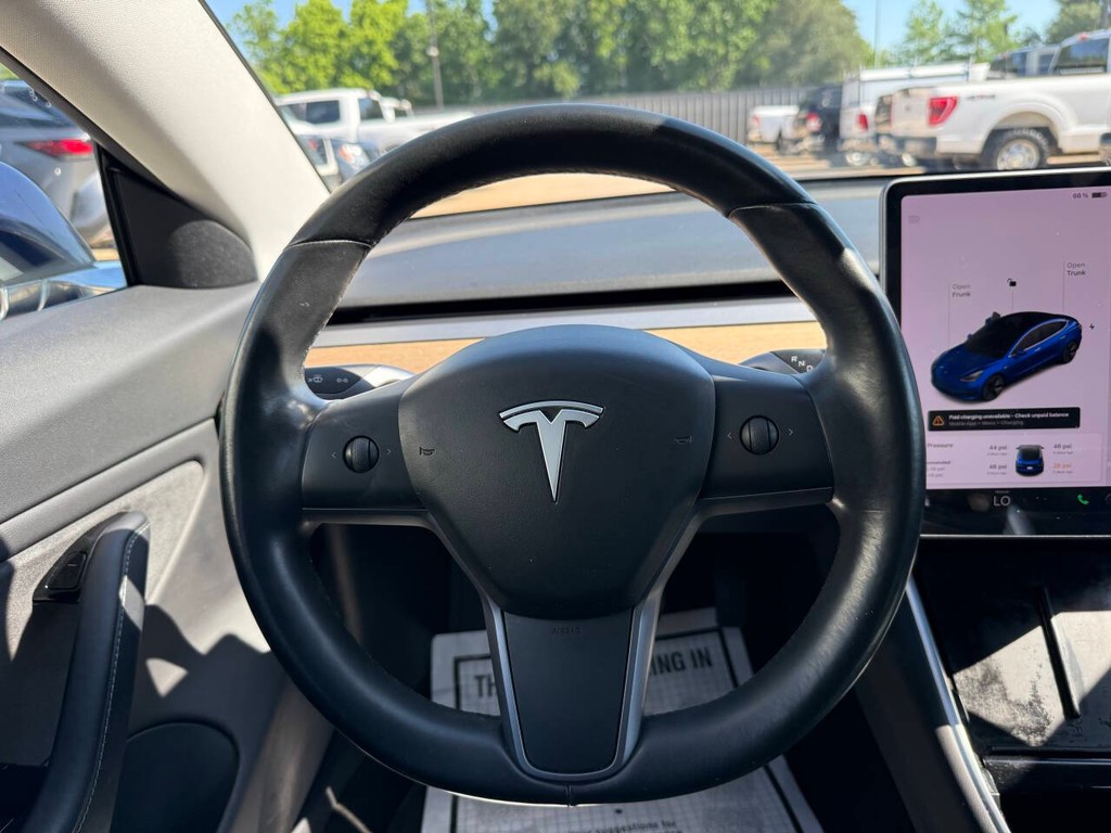 Tesla Model 3 Vehicle Full-screen Gallery Image 22