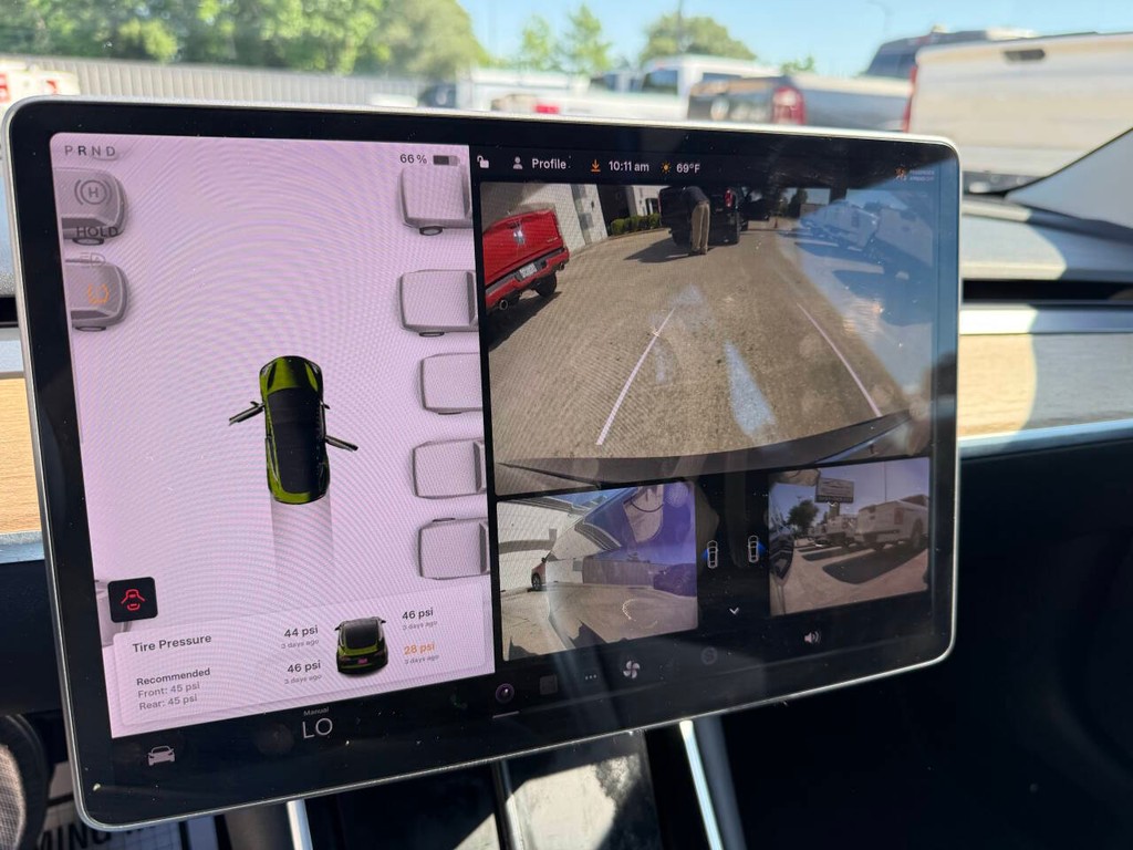 Tesla Model 3 Vehicle Full-screen Gallery Image 27