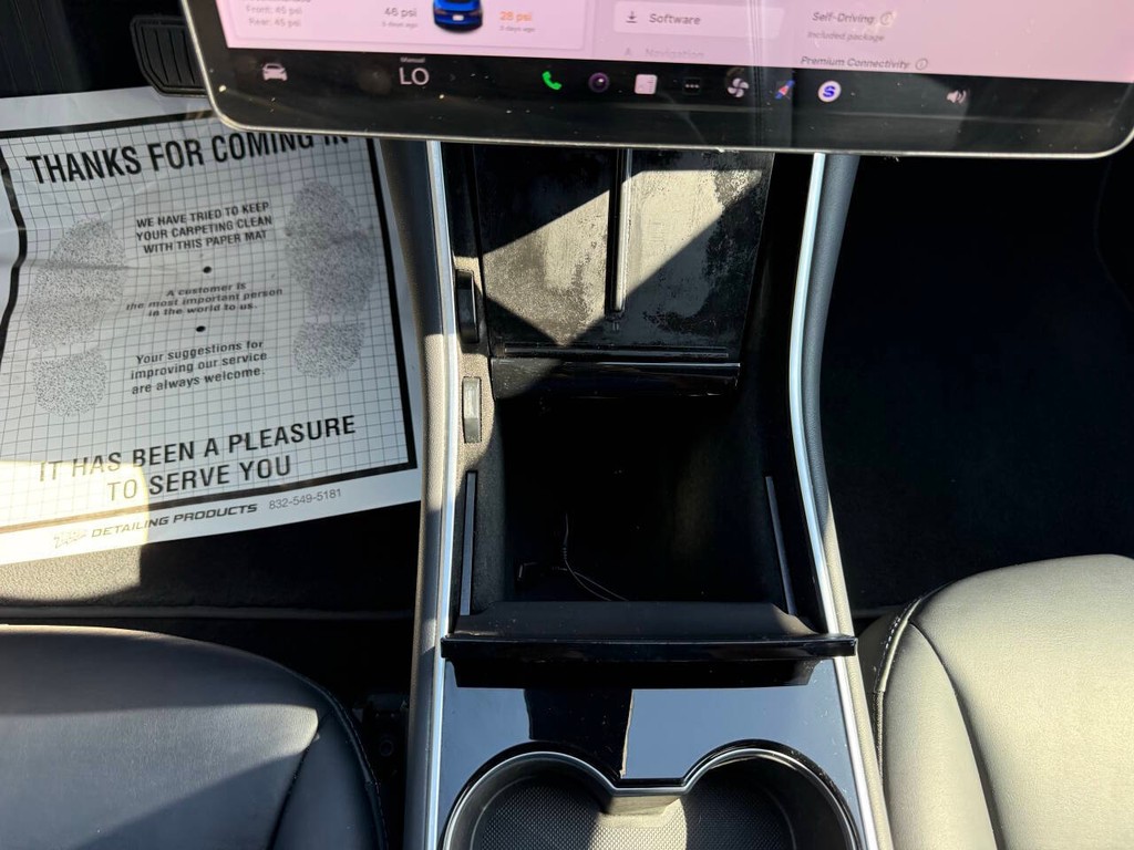 Tesla Model 3 Vehicle Full-screen Gallery Image 31