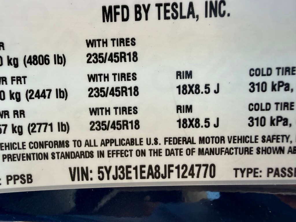 Tesla Model 3 Vehicle Full-screen Gallery Image 35