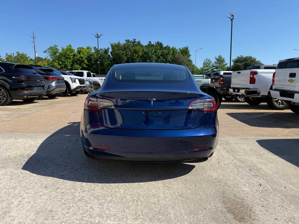 Tesla Model 3 Vehicle Full-screen Gallery Image 39