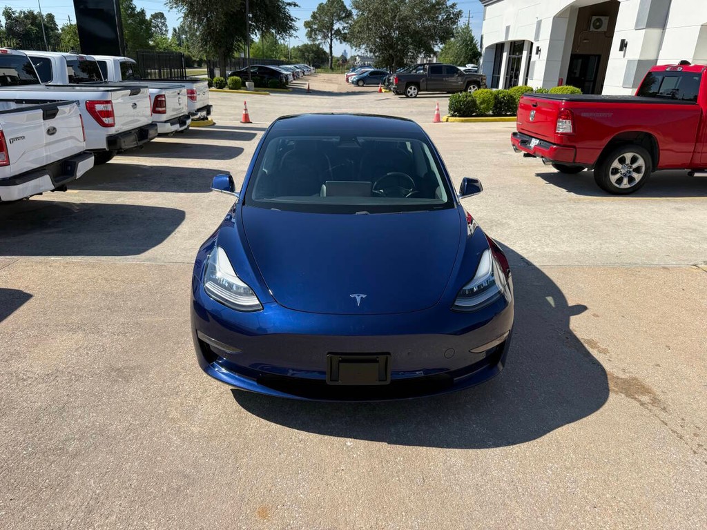 Tesla Model 3 Vehicle Full-screen Gallery Image 40