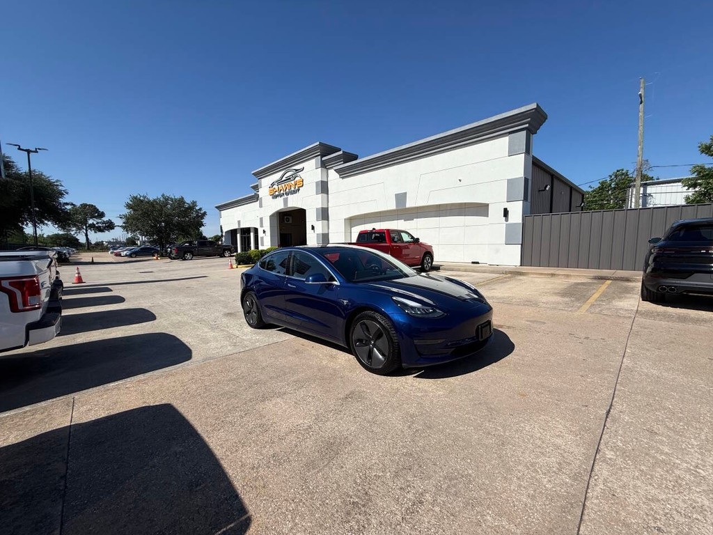 Tesla Model 3 Vehicle Full-screen Gallery Image 44