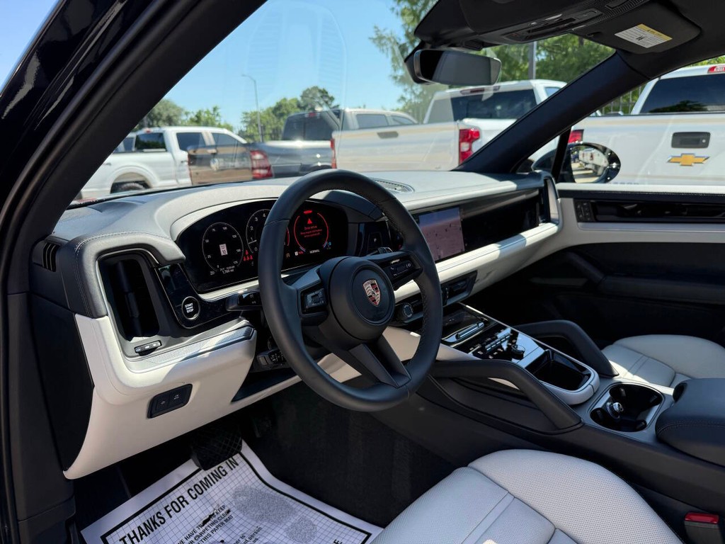 Porsche Cayenne Vehicle Full-screen Gallery Image 06