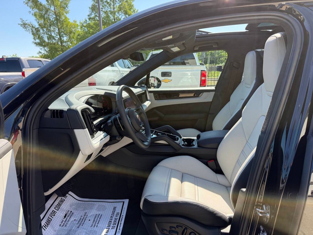 Porsche Cayenne Vehicle Full-screen Gallery Image 07