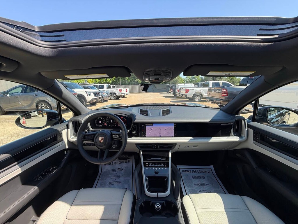 Porsche Cayenne Vehicle Full-screen Gallery Image 18