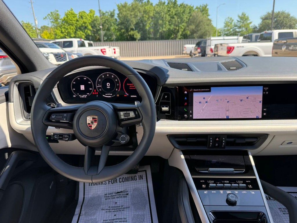Porsche Cayenne Vehicle Full-screen Gallery Image 21