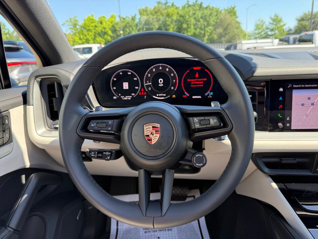 Porsche Cayenne Vehicle Full-screen Gallery Image 22