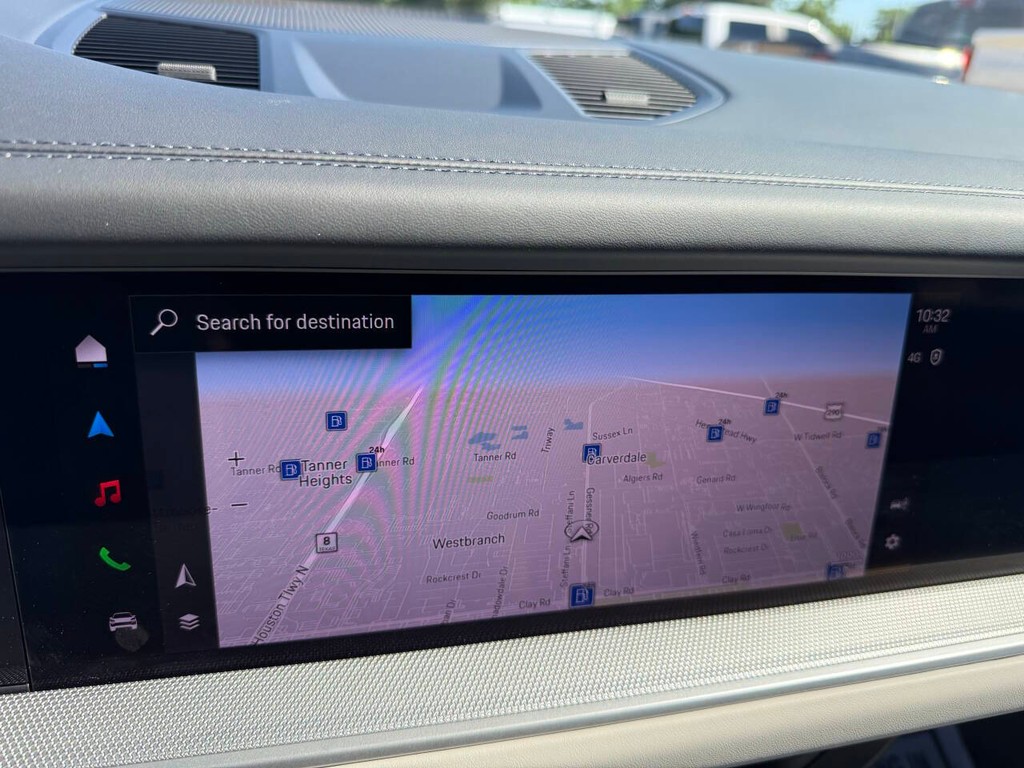 Porsche Cayenne Vehicle Full-screen Gallery Image 25