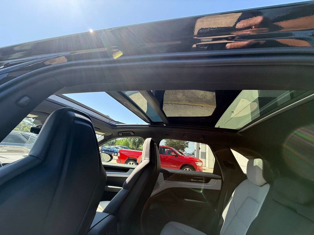 Porsche Cayenne Vehicle Full-screen Gallery Image 30