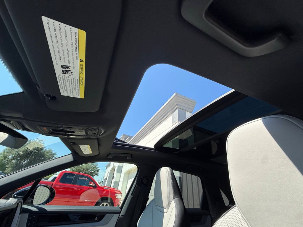 Porsche Cayenne Vehicle Full-screen Gallery Image 31