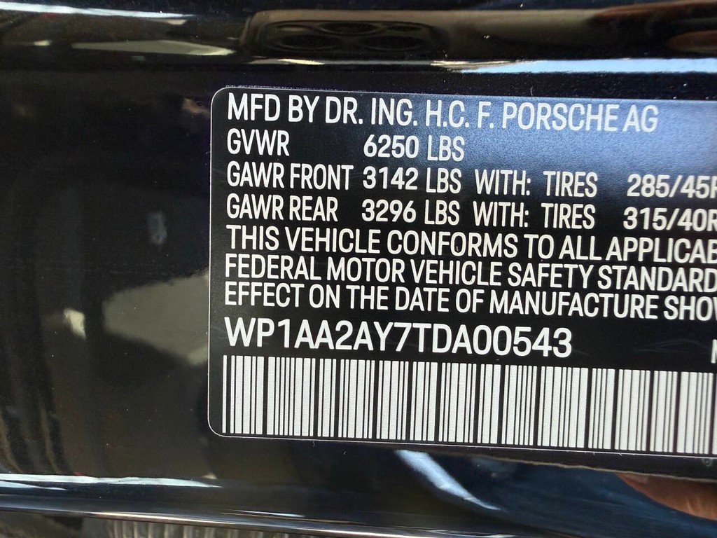 Porsche Cayenne Vehicle Full-screen Gallery Image 34