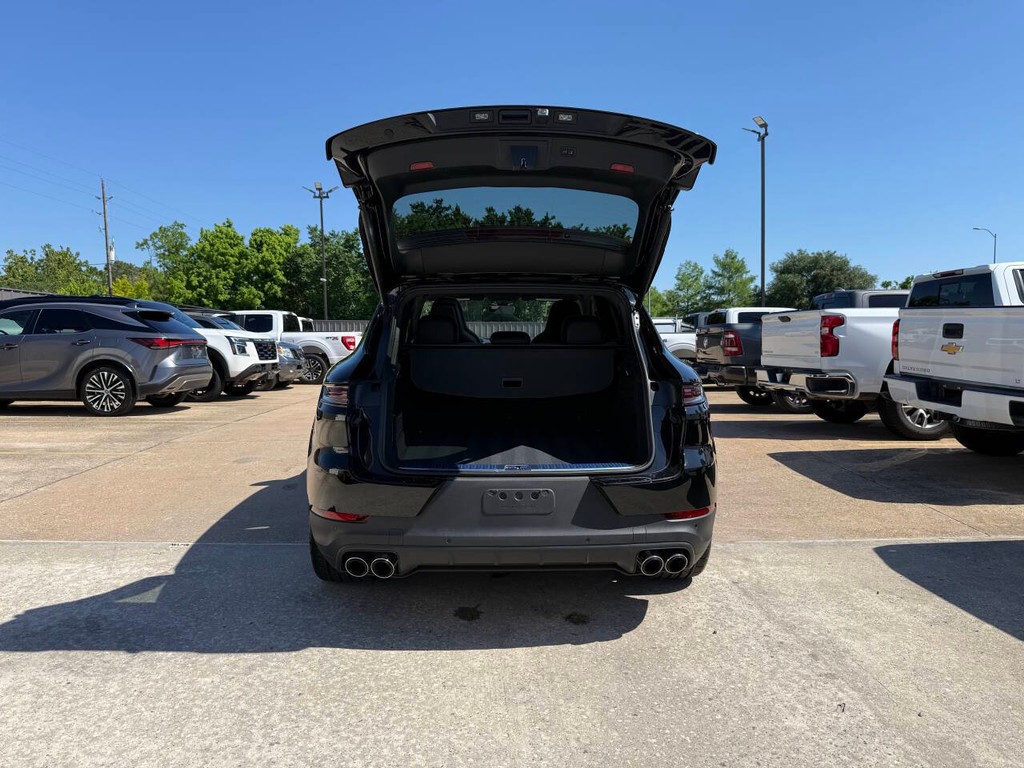 Porsche Cayenne Vehicle Full-screen Gallery Image 37