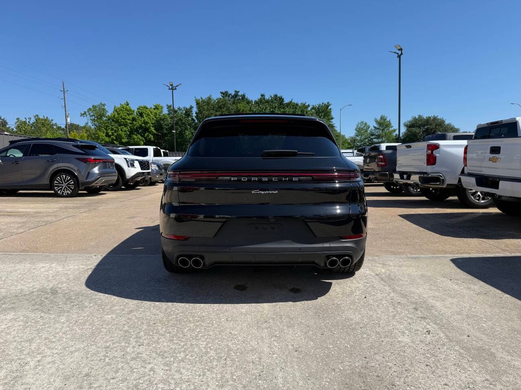 Porsche Cayenne Vehicle Full-screen Gallery Image 39