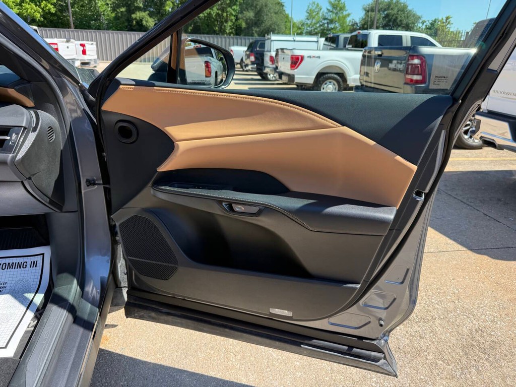 Lexus RX Vehicle Full-screen Gallery Image 11