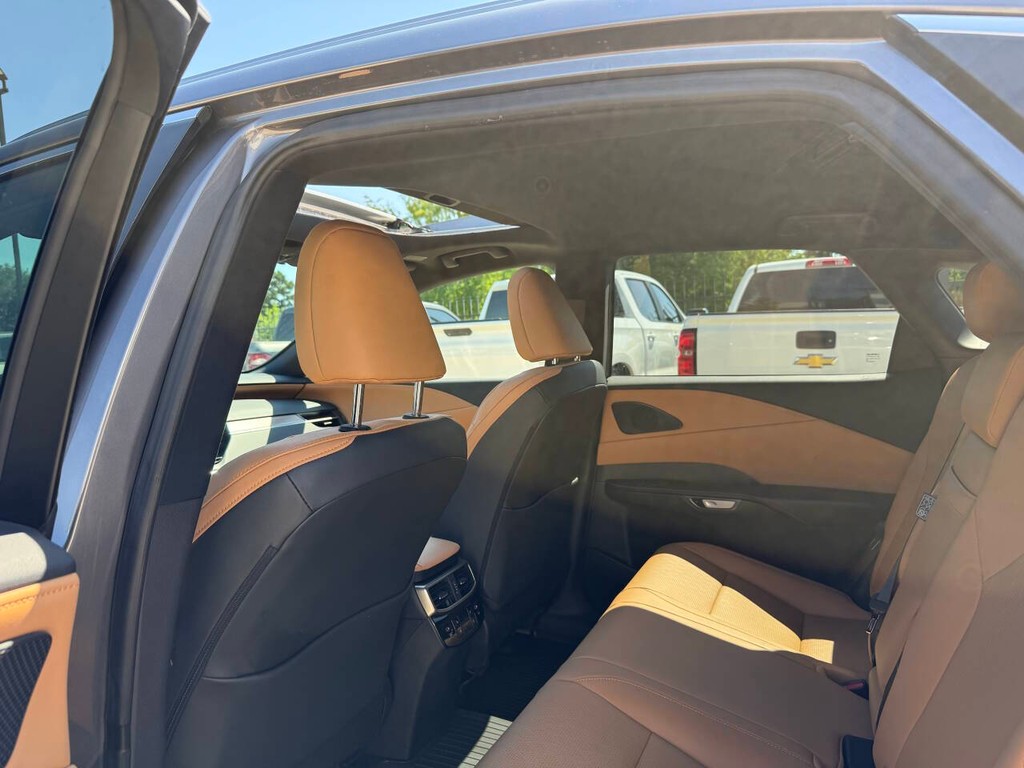 Lexus RX Vehicle Full-screen Gallery Image 12