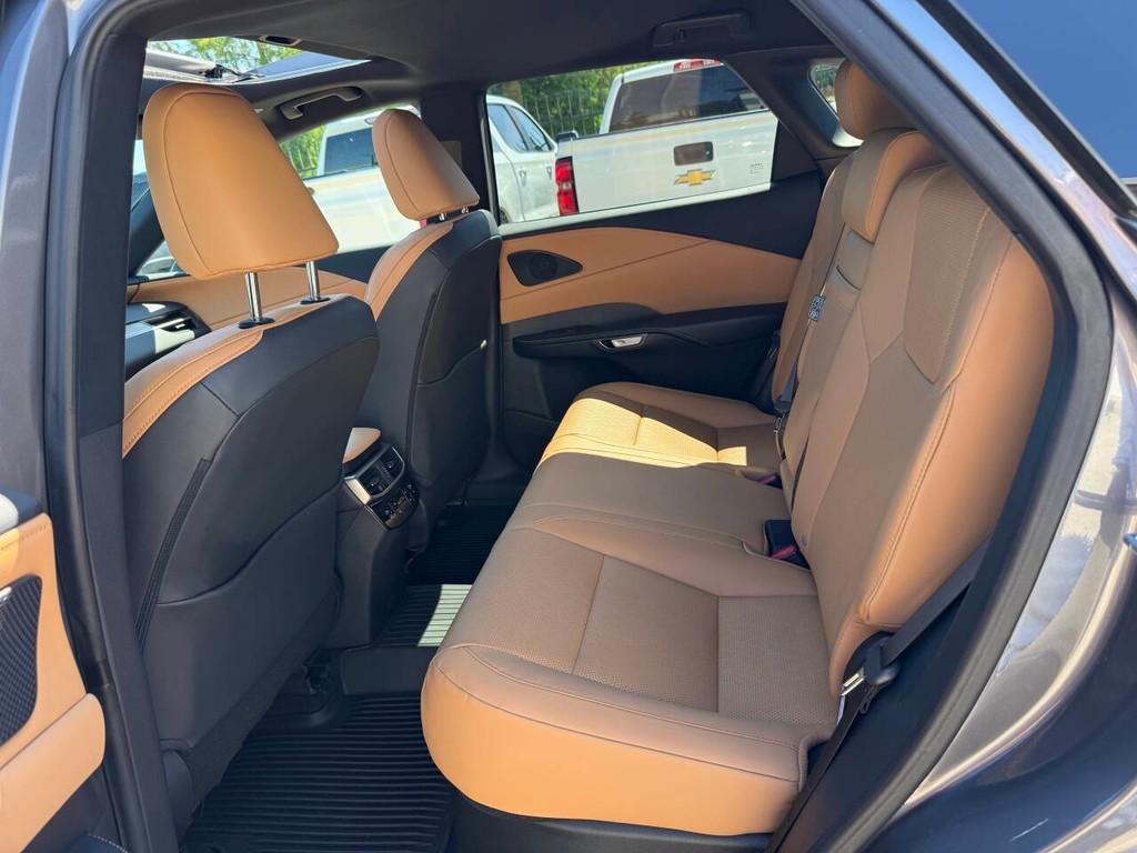 Lexus RX Vehicle Full-screen Gallery Image 13